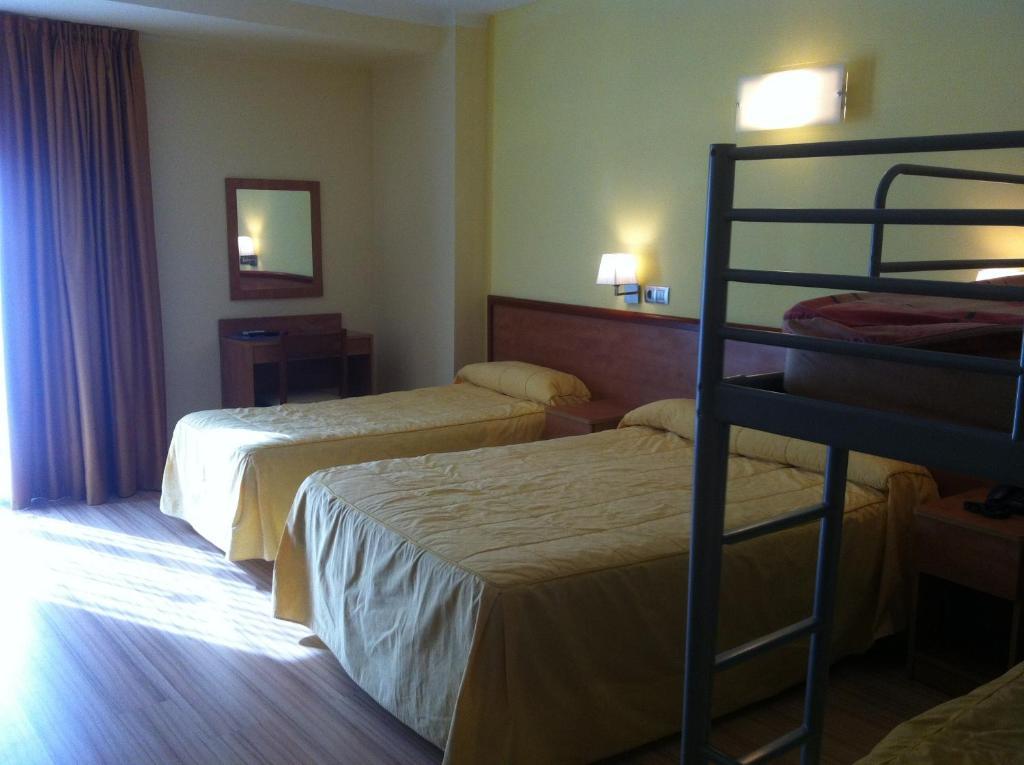 Hotel Ciutadella Roses Oda fotoğraf